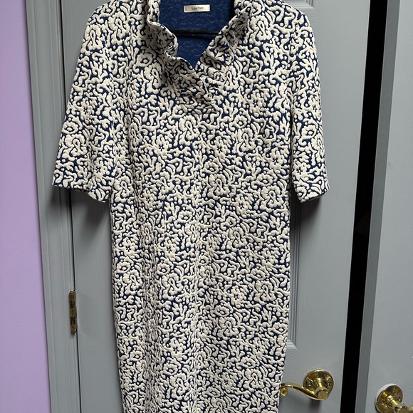 Tyler Boe Dresses & Skirts - Tyler Boe Patterned Navy and White Midi Dress